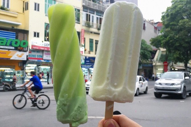 Private Tour: Hanoi Walking Street Food Tour in Night