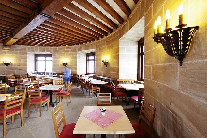 Private Tour to Eagles Nest & Educational Center With Lunch