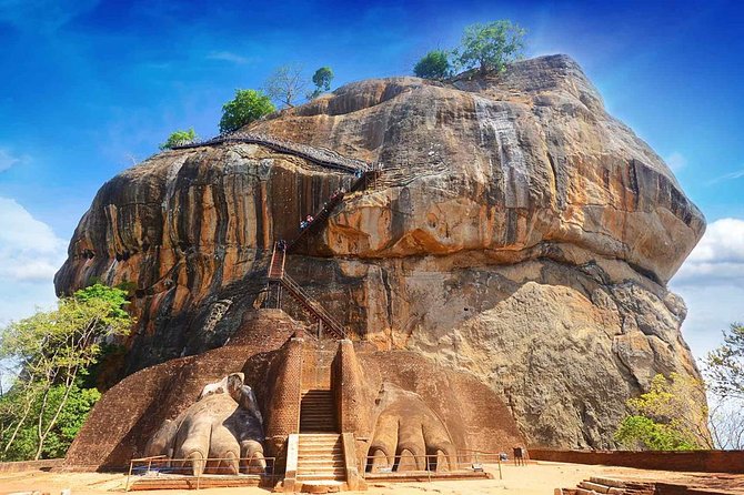 Private Tour to Sigiriya Village and Rock Fortress - Visiting Sigiriya Rock Fortress