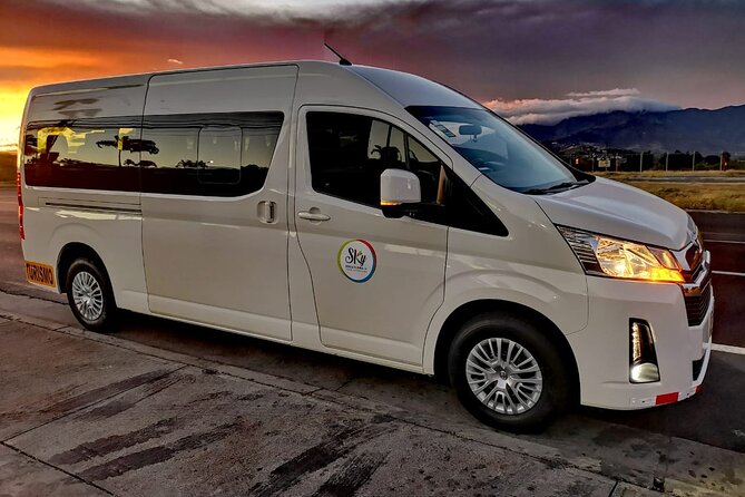 Private Transfer San Jose Airport and Hotels to La Fortuna