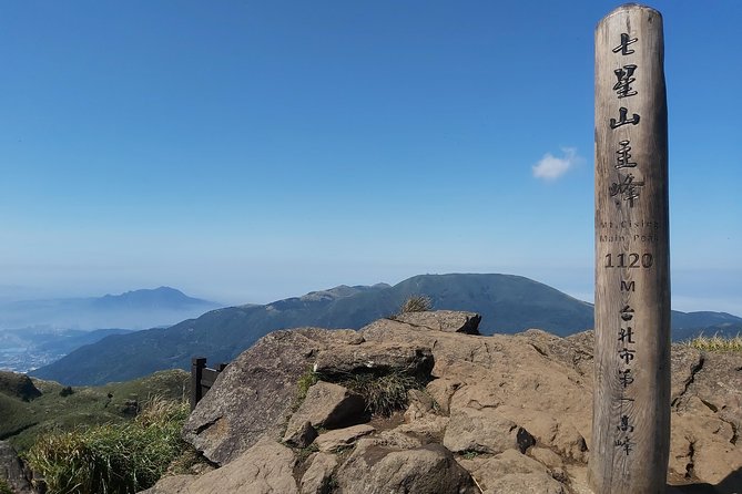 Private Yangmingshan Hiking Day Tour From Taipei - Tour Overview