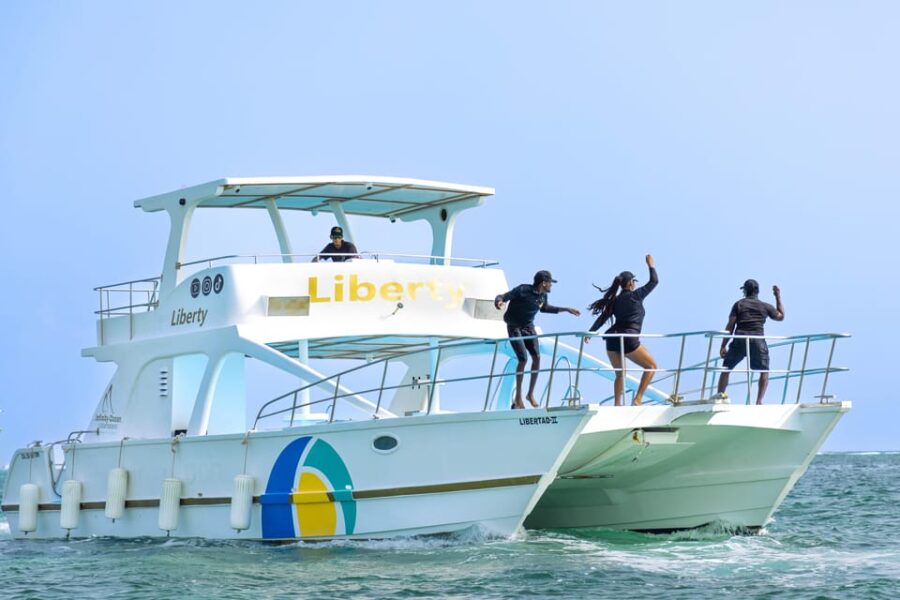 Punta Cana Boat Cruise and Snorkeling With Open Bar
