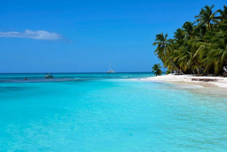 Punta Cana: Catamaran Day Trip to Catalina Island With Lunch