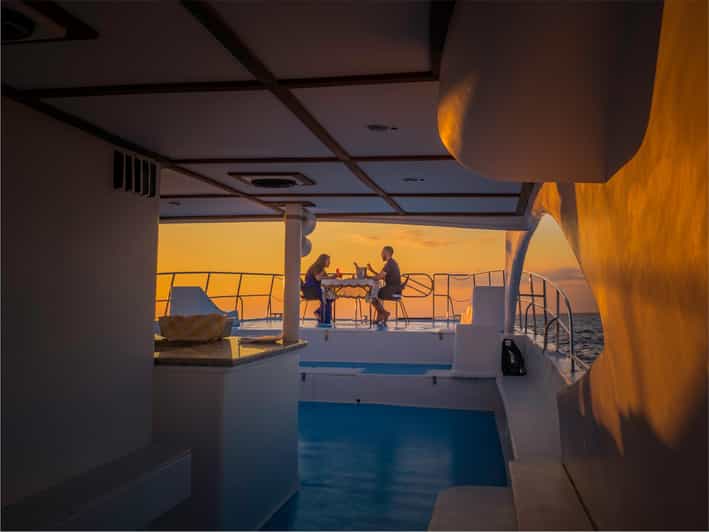 Punta Cana: Private Sunset Dinner Cruise