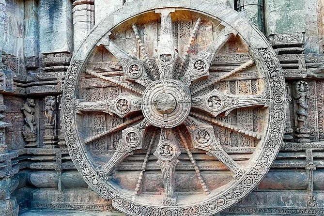 Puri Jagannath, Konark Sun Temple, Pattachitra Art in Best of Odisha in 2 Days