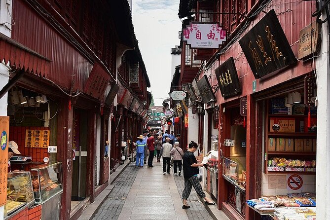 Qibao Water Water Town Private Day Tour With Amazing Shanghai City Highlights
