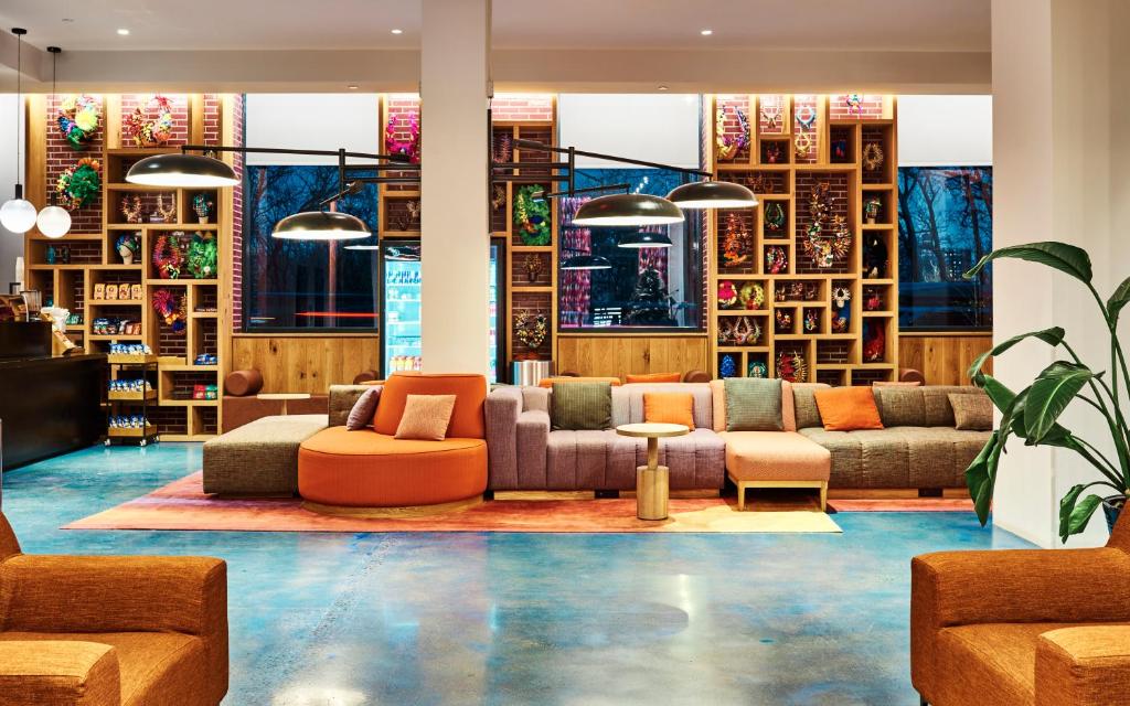 Radio Hotel Review