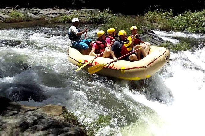 Rafting Class III and IV in Tenorio River From Playa Flamingo