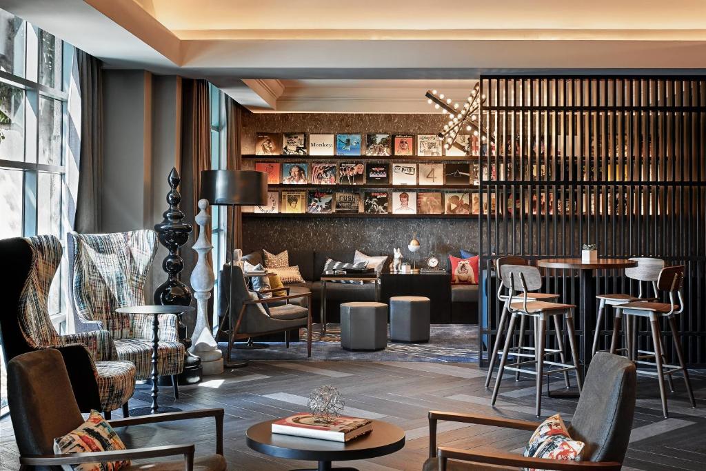 Renaissance Los Angeles Airport Hotel - Hotel Overview
