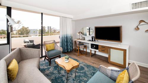 Renaissance Newport Beach Hotel - Hotel Location and Accessibility