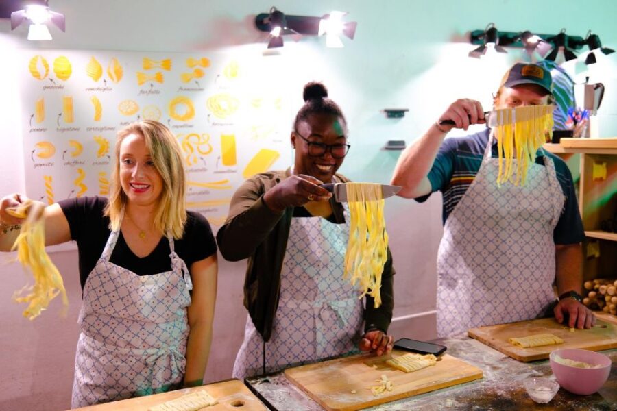 Rome: Spritz & Spaghetti Cooking Class - Course Overview