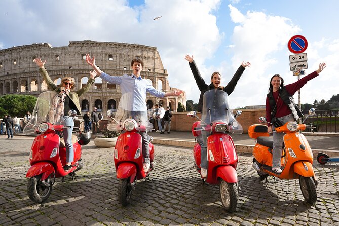 Rome: Vespa Tour With Photographer and Tiramisu Treat