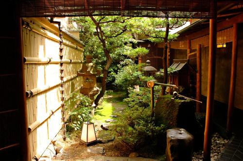 Ryokan Motonago - Location and Nearby Attractions