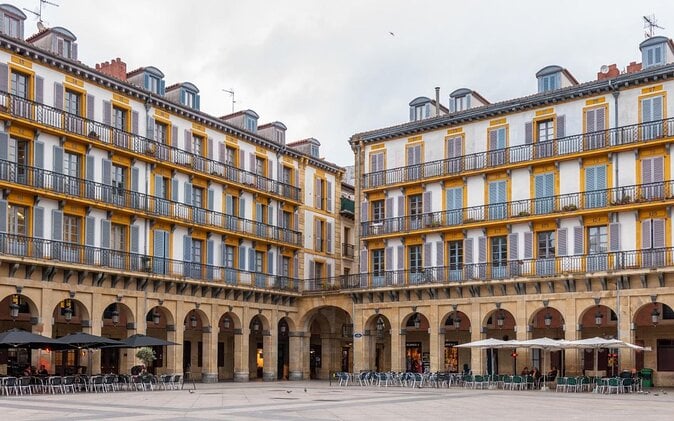 San Sebastián City Tour and Pintxos Lunch From Pamplona