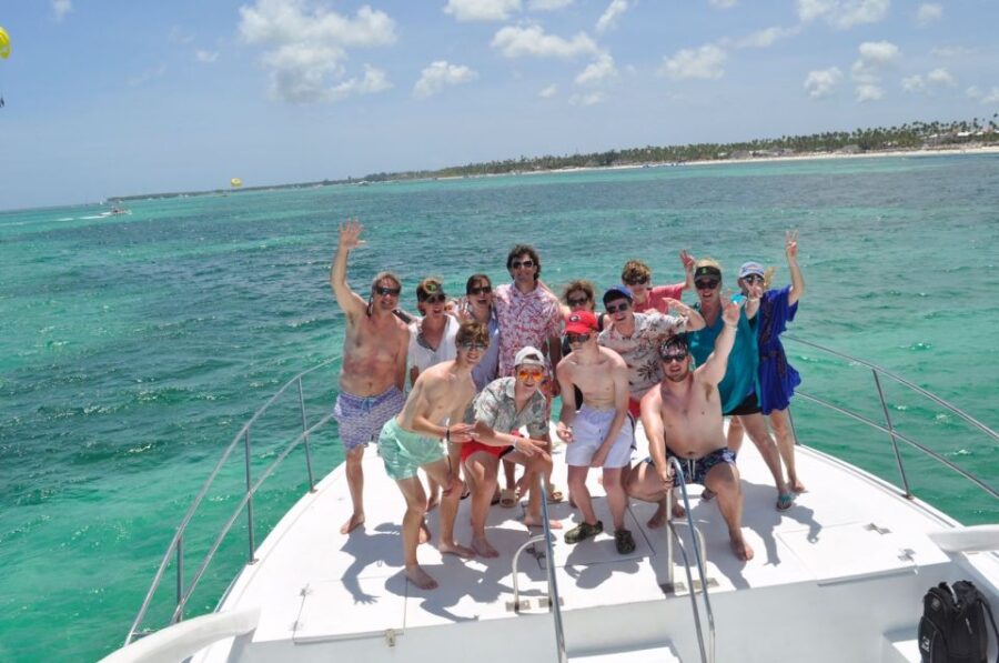 Santo Domingo: Catamaran With Snorkeling, Open Bar, and Lunch