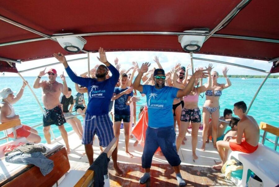 Santo Domingo: Saona Island Catamaran Tour With Lunch & Bar