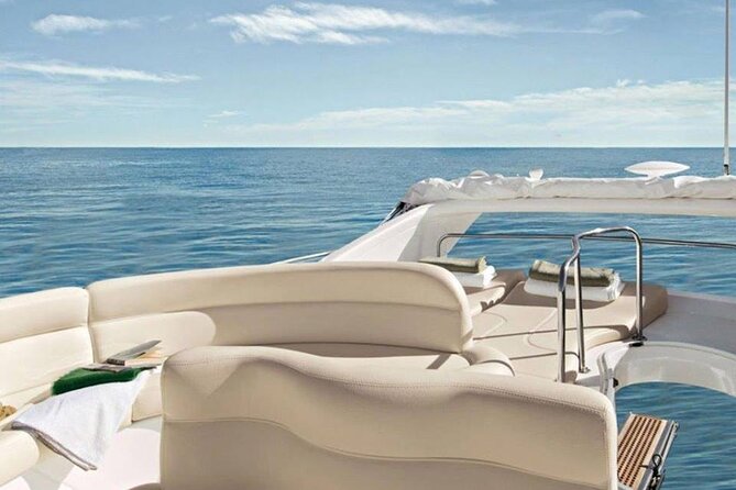 Santorini Caldera: Private Flybridge Yacht Experience