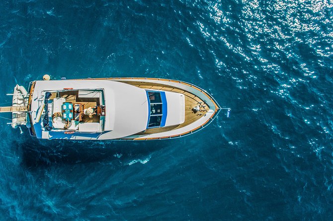 Santorini: Motor Yacht Day Cruise With 5-Course Lunch - Overview and Experience