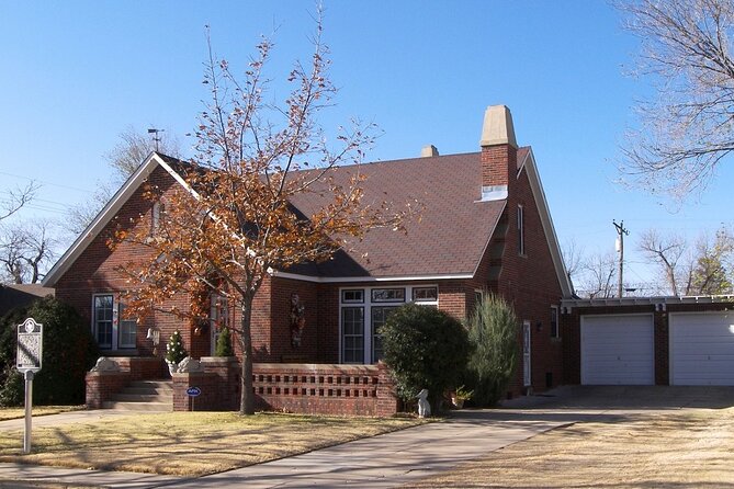 Self-Guided Amarillo Scavenger Hunt: Amarillo Art & Elms