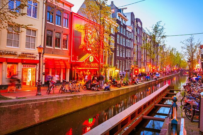 Self-Guided Canals of Amsterdam Photography Tour - Overview of the Tour