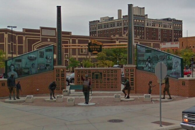 Self-Guided Green Bay Scavenger Hunt: Victory In Titletown