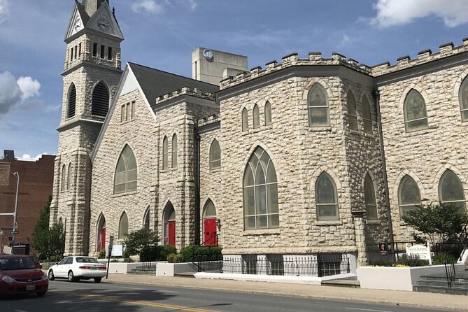 Self-Guided Scavenger Hunt: A Big Lick Of Roanoke