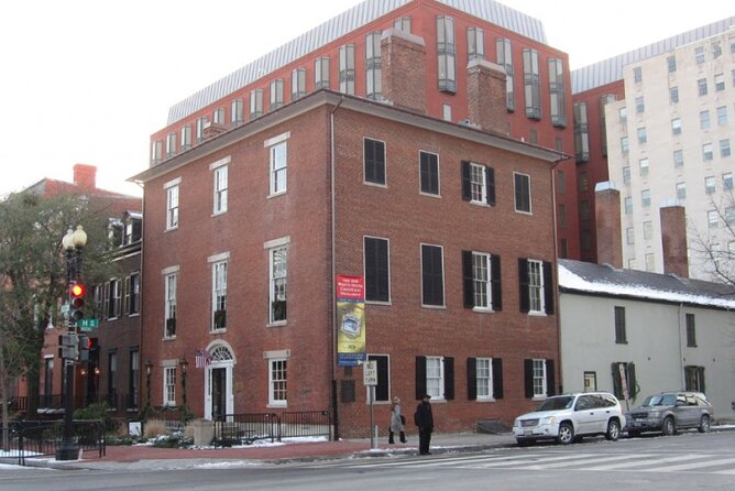 Self-Guided Scavenger Hunt: The Ghost Hunt of Washington D.C.