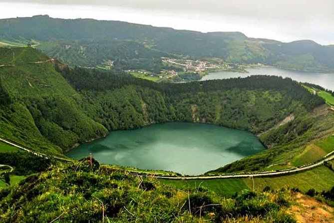 Sete Cidades & Mosteiros: Private 4×4 Tour Half Day