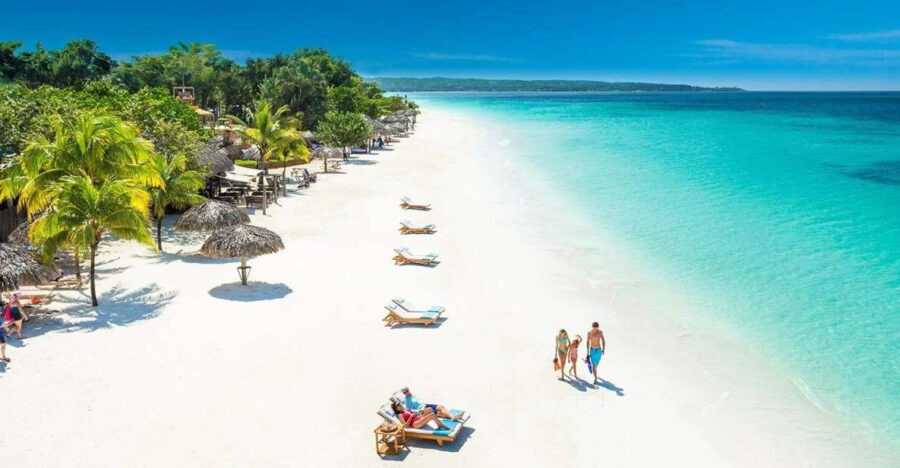 Seven Miles Beach &Rick’s Cafe Private Tour From Montego Bay
