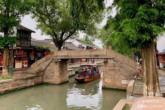 Shanghai Highlights and Zhujiajiao Water Town Private Day Tour