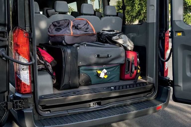Shared Arrival Transfer: Providenciales Airport to Providenciales Hotels
