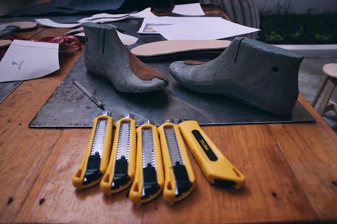 Simple Sandal-Making Class Led by Skilled Artisans