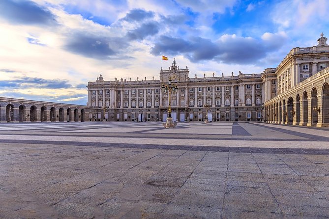 Skip-The-Line Madrid Royal Palace With Tapas Tasting & Retiro Park - Tour Itinerary Overview