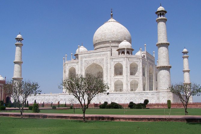 Skip-The-Line Taj Mahal Entrance Ticket With Guide and Car