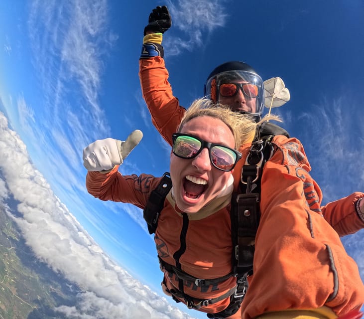 Skydive Algarve: Tandem Skydiving 10.000ft (up to 15.000ft)