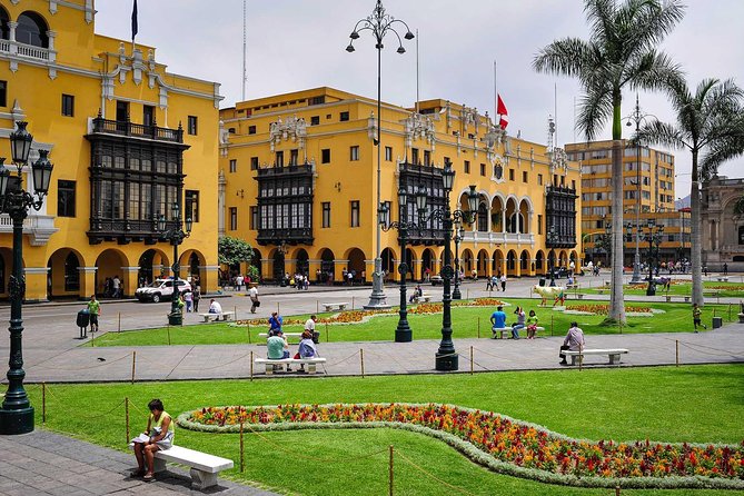 Small-Group Full Day City Tour With Lunch and Show of Lights in Lima
