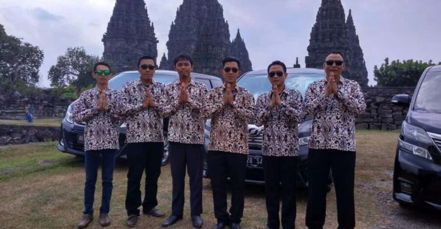 SUNRISE AT VIEWPOINT, BOROBUDUR & PRAMBANAN