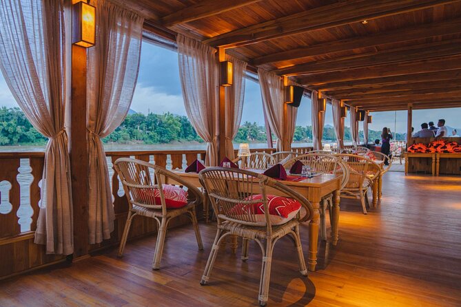 Sunset Cruise in Luang Prabang With Live Performance