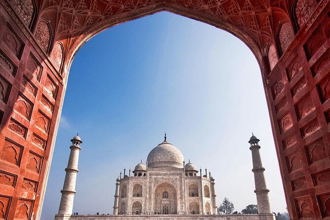 Taj Mahal Guided Tour With Lunch and Entry Fee From Jaipur