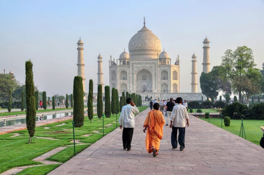 Tajmahal With Mausoleum Skip The Line Ticket With Tour Guide