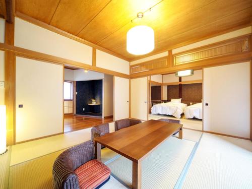 Takanosukan - Property Overview and Location