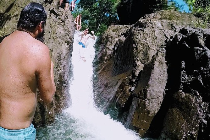 Tamanique Waterfalls , Cliffjumping, Rockclimbing, Hiking and Swimming - Exploring Tamanique Waterfalls