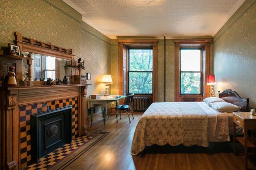 The Harlem Flophouse - Hotel Location and Accessibility