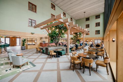 The July - Boat & Co - Hotel Overview