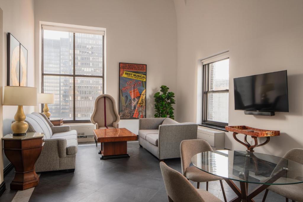 The Manhattan Club Review