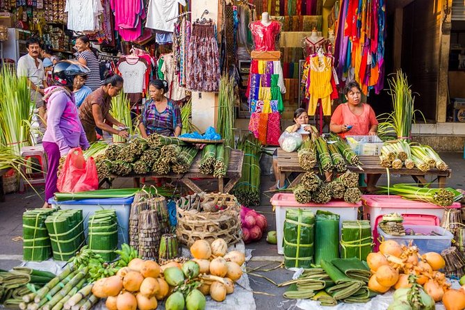 Traditional Cooking Class In Ubud With Local Balinese Family - Ingredient Gathering and Preparation