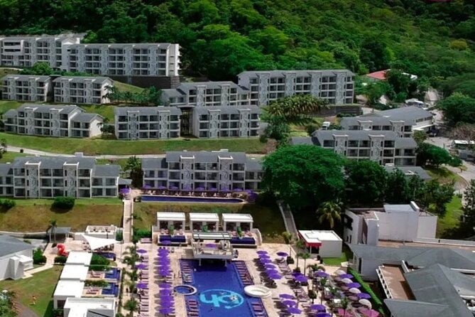 Transfer Liberia Airport to Planet Hollywood or Andaz Papagayo, ROUND TRIP.