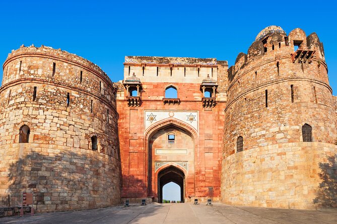 Transit Tour – Best of Old Delhis Attractions & Food on a Guided 4 Hours Tour