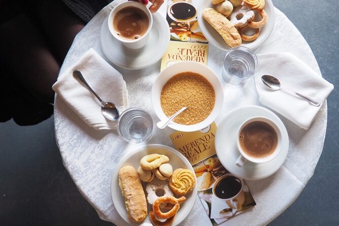 Turin: Private Walking Tour and Royal Snack