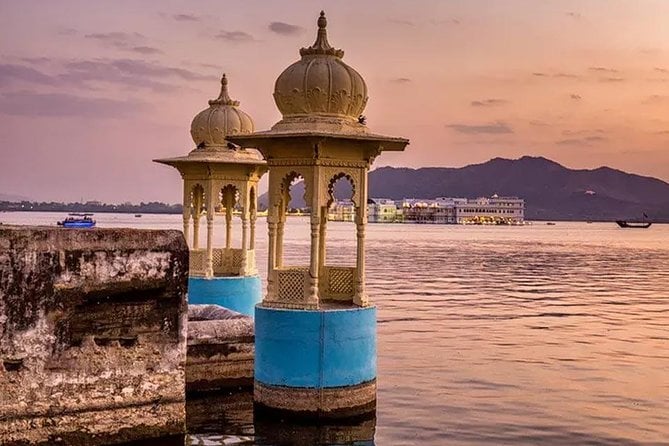 Udaipur Guided Sightseeing Tour in Three Wheeled Tuk Tuk